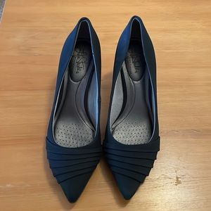 Life Stride Size 9 Black Heels